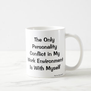 Tasse de conflit de personnalité pour le petit