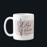 Tasse de demoiselle d'honneur pastel botanique mod<br><div class="desc">Notre collection Fields of Dreams présente des illustrations et une mise en page aquarelles modernes associées à un script personnalisé manuscrit et des polices élégantes. Les illustrations florales en crème, rose et vert succulent sont très modernes et élégantes, tout comme les arrière-plans dans les mêmes couleurs. Cette collection comprend des...</div>