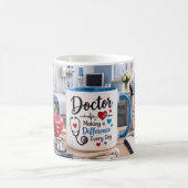 Tasse de docteur faisant une différence (Centre)