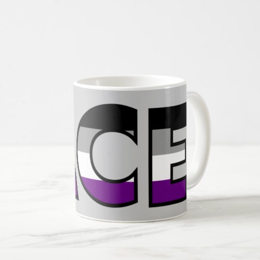 Tasse de drapeau de fierté d'as (Devant droit)