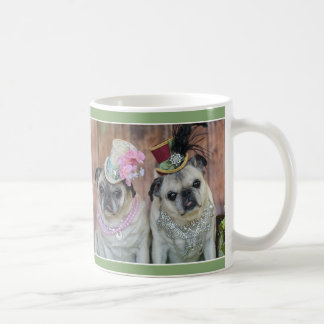Tasse de fantaisie de carlin de fille