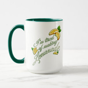 Tasse de fatigue de faire de la limonade