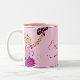 Tasse de fille de cheveux roses et blonds de