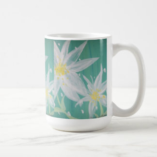 Tasse de fleur blanche