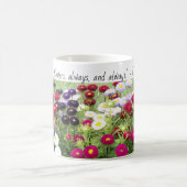 Tasse de fleur de champ de Zinnia avec la citation (Centre)