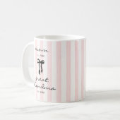 Tasse de Grande Mère avec un Nœud Rose (Devant gauche)