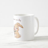 Tasse de lapin souriant tenant une fleur | “Passez (Devant droit)