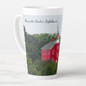 Tasse de latte du phare de Marquette Harbor (Angle gauche)