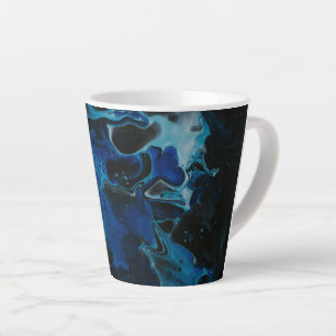 Tasse de latte en liquide psychédélique bleu foncé