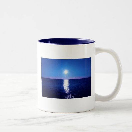Tasse de lever de soleil de matin (Droit)