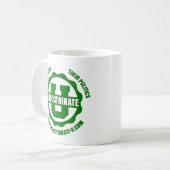 Tasse de logo de rayonnement "endoctrinez U" (Devant gauche)