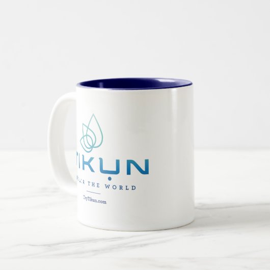 Tasse de logo de Tikun (Devant gauche)