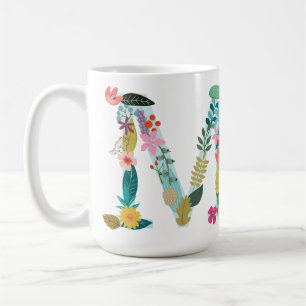 Tasse de monogramme de M, initiale florale de M,