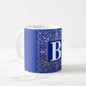 Tasse de monogramme d'effet de feuille d'or (Devant gauche)