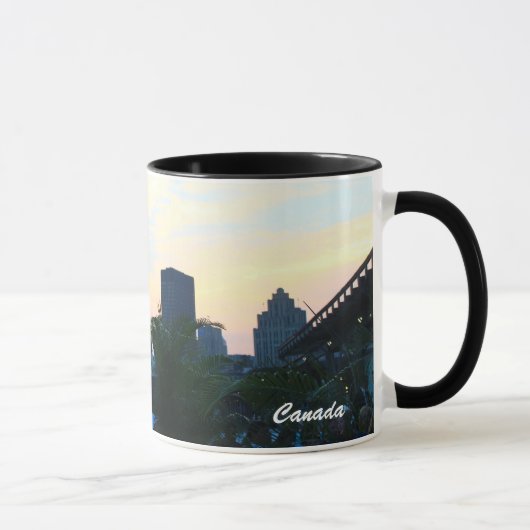 Tasse de Montréal (Droite)
