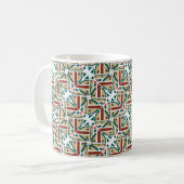 Tasse de motif de carré de rouge et de vert (Devant gauche)