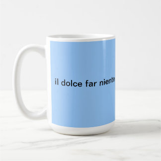 tasse de niente lointain de dolce de l'IL