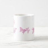 Tasse de papillon de rose de bleu de ciel (Centre)