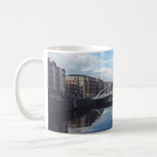 Tasse de paysage de pont de Dublin