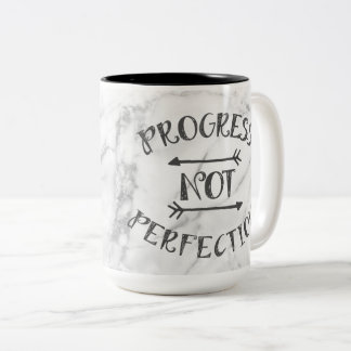 Tasse de perfection de progrès pas - arrière -