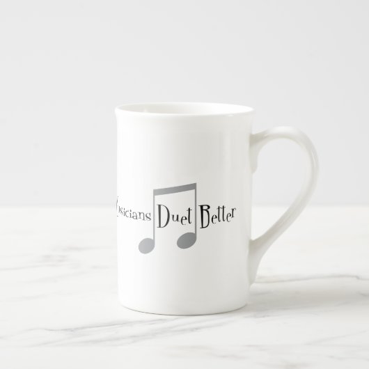 Tasse de porcelaine tendre de duo (notes) (Droite)