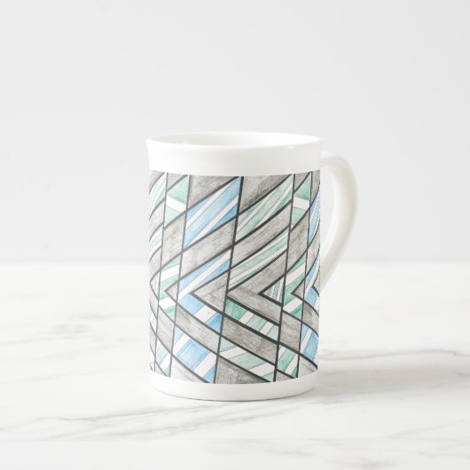 Tasse de porcelaine tendre : Motif rayé de V (Devant droit)