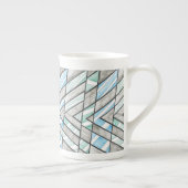 Tasse de porcelaine tendre : Motif rayé de V (Droite)