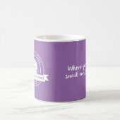 Tasse de pourpre de correspondants de fille de (Centre)