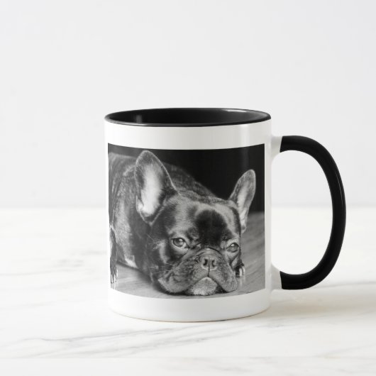 Tasse de race de chien de bouledogue français (Droite)