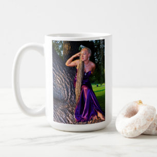Tasse de Rachel avec la robe pourpre