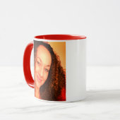 Tasse de Rachel Dolezal avec la poignée rouge (Devant gauche)
