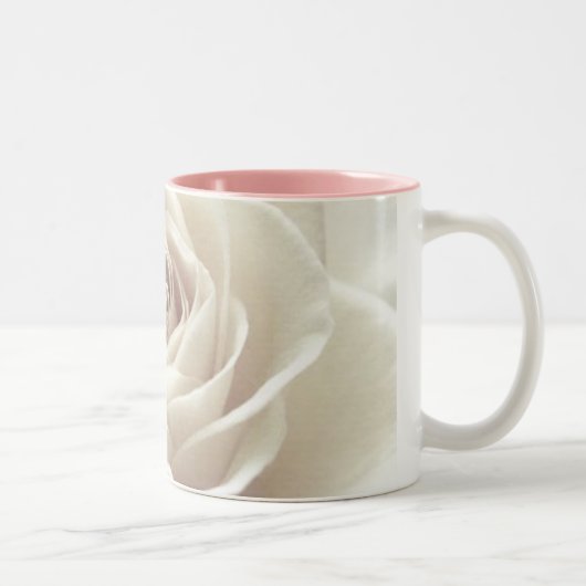 tasse de rose assez blanc (Droit)