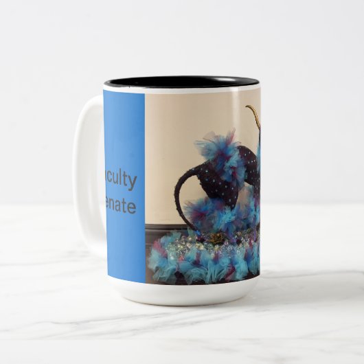 Tasse de sénat de corps enseignant (Devant gauche)