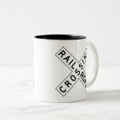 Tasse de signe de croisement de chemin de fer (Devant droit)