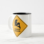 Tasse de signe de croisement de sirène (Devant gauche)