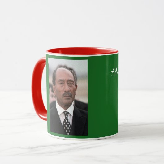 Tasse de sonnerie d'Anwar Sadat (Devant gauche)