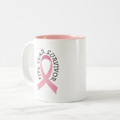 Tasse de survivant de cancer du sein de 5 ans (Devant gauche)
