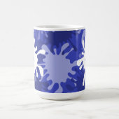 Tasse de thé avec éclaboussure de peinture bleue a (Centre)