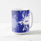 Tasse de thé avec éclaboussure de peinture bleue a (Devant droit)