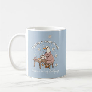 Tasse de thé de l'oie mignonne en pause