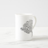 Tasse de thé de porcelaine tendre de fleur de (Devant droit)