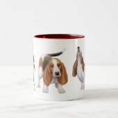 Tasse de ton des chiens de basset deux (Centre)