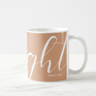 Tasse de typographie blanche saumon foncé