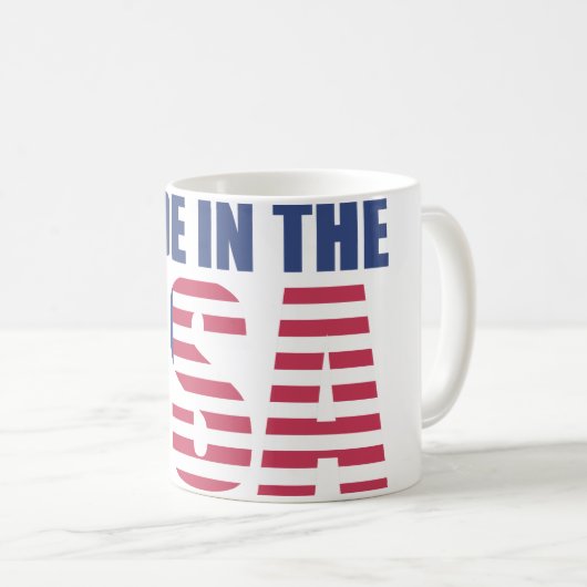 Tasse de typographie "RÉALISÉE" avec drapeau améri (Devant droit)