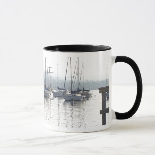 Tasse de voiliers d'aube