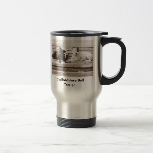 Tasse de voyage de bull-terrier du Staffordshire (Droit)