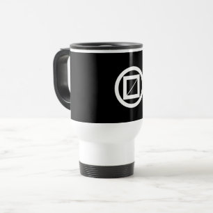 Tasse de voyage en bois dans un cercle