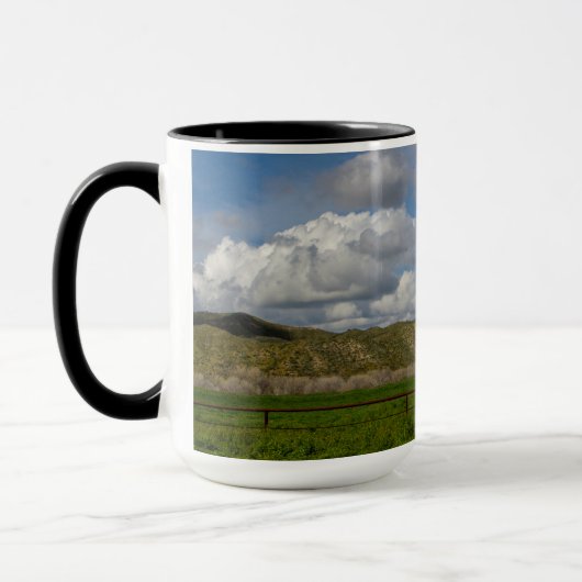 Tasse décorative avec paysage et nuages (Gauche)
