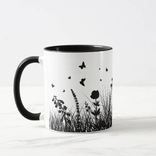 tasse décorée de papillons et de fleurs,  (Gauche)