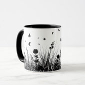 tasse décorée de papillons et de fleurs,  (Devant gauche)